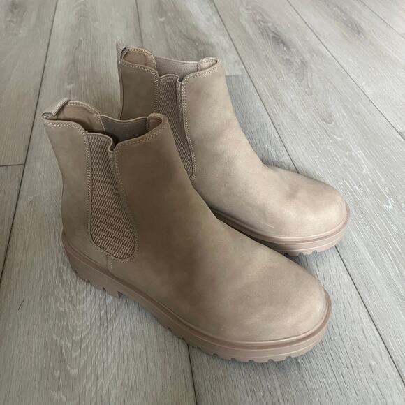 Marco Republic Women's 9 Combat Chelsea Ankle Boot Natural Lug Platform Chunky - Picture 5 of 7